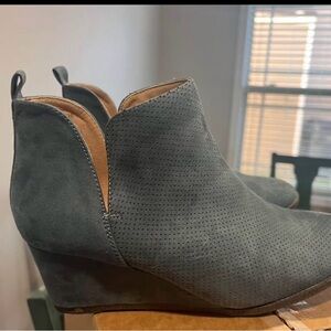 Journee Collection Myles Blue Gray Suede Wedge Ankle Booties - 9W